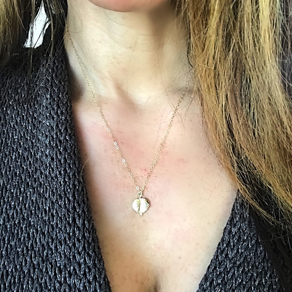 Leaf charm pendant necklace 14k gold plated